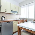Apartment May Σπλιτ